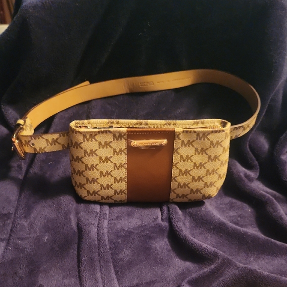 Michael Kors Accessories - NWOT Michael Kors Belt Bag (S/M)
